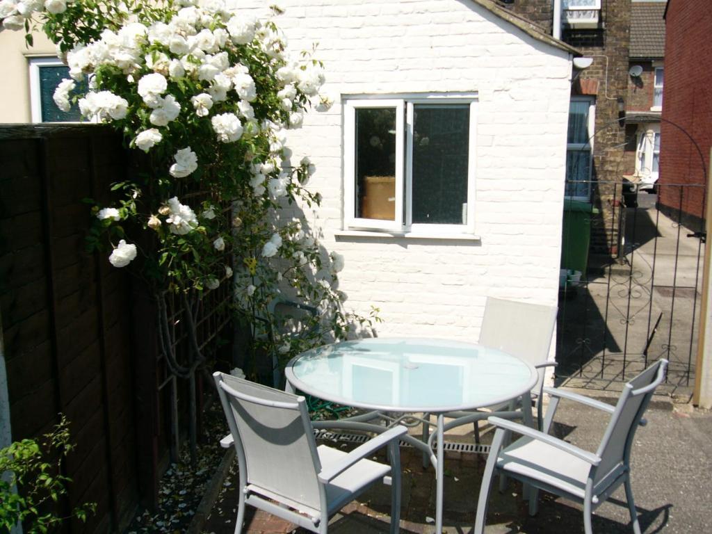Comfortable Victorian 3 Bedroom Semi-Detached House With Fast Wi-Fi Sittingbourne Habitación foto